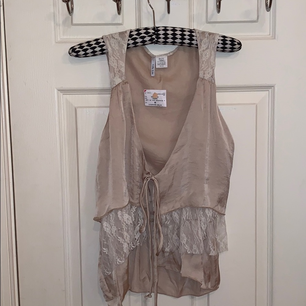 NWT Lilly Lou Open tie sleeveless Top Medium